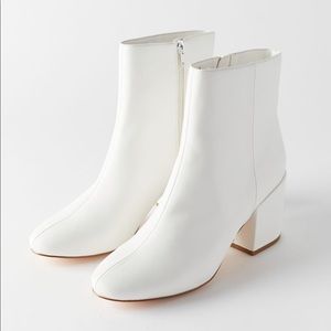 UO MARGOT faux leather boots white size 8